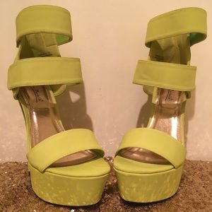 Anne Michelle “TURNUP” Platform Heel - LIME